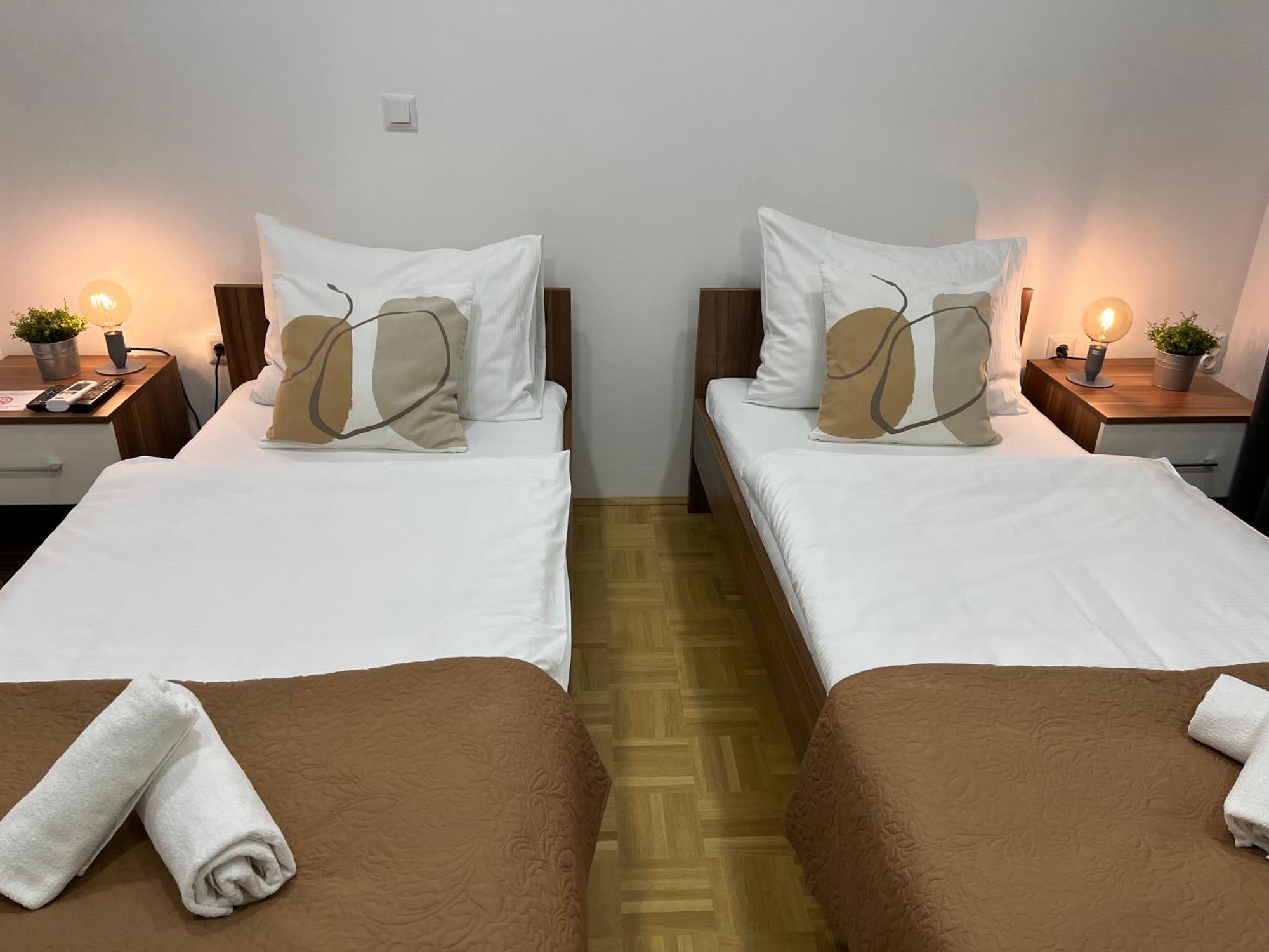 For5 Apartment Dakovo Exterior photo