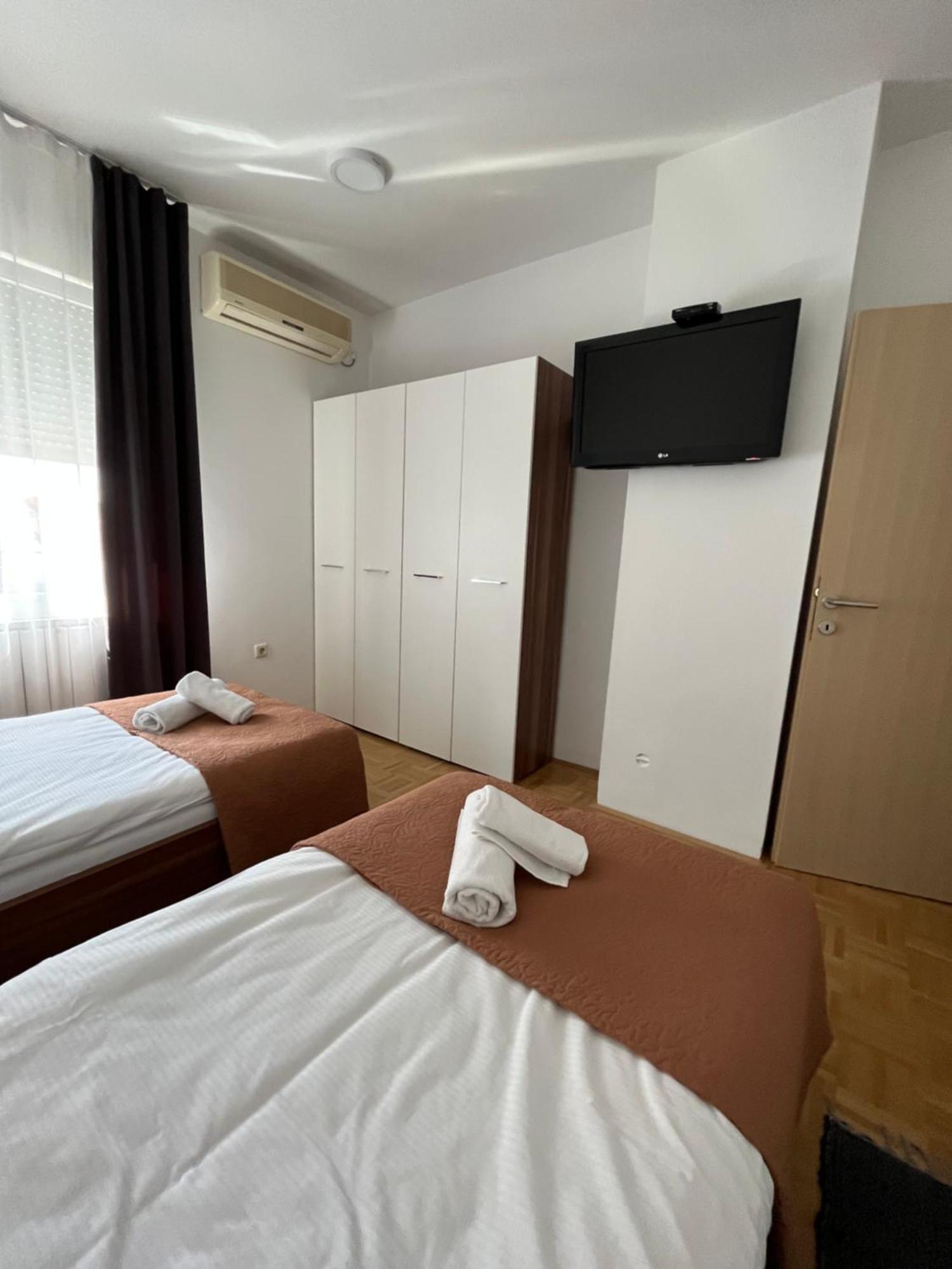 For5 Apartment Dakovo Exterior photo